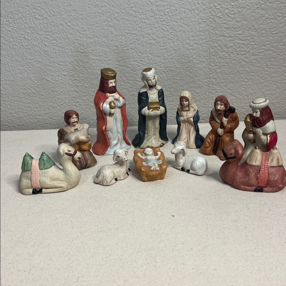 Vintage 11-Piece Nativity Set w/ Wooden Manger & Original Box – Complete Set!